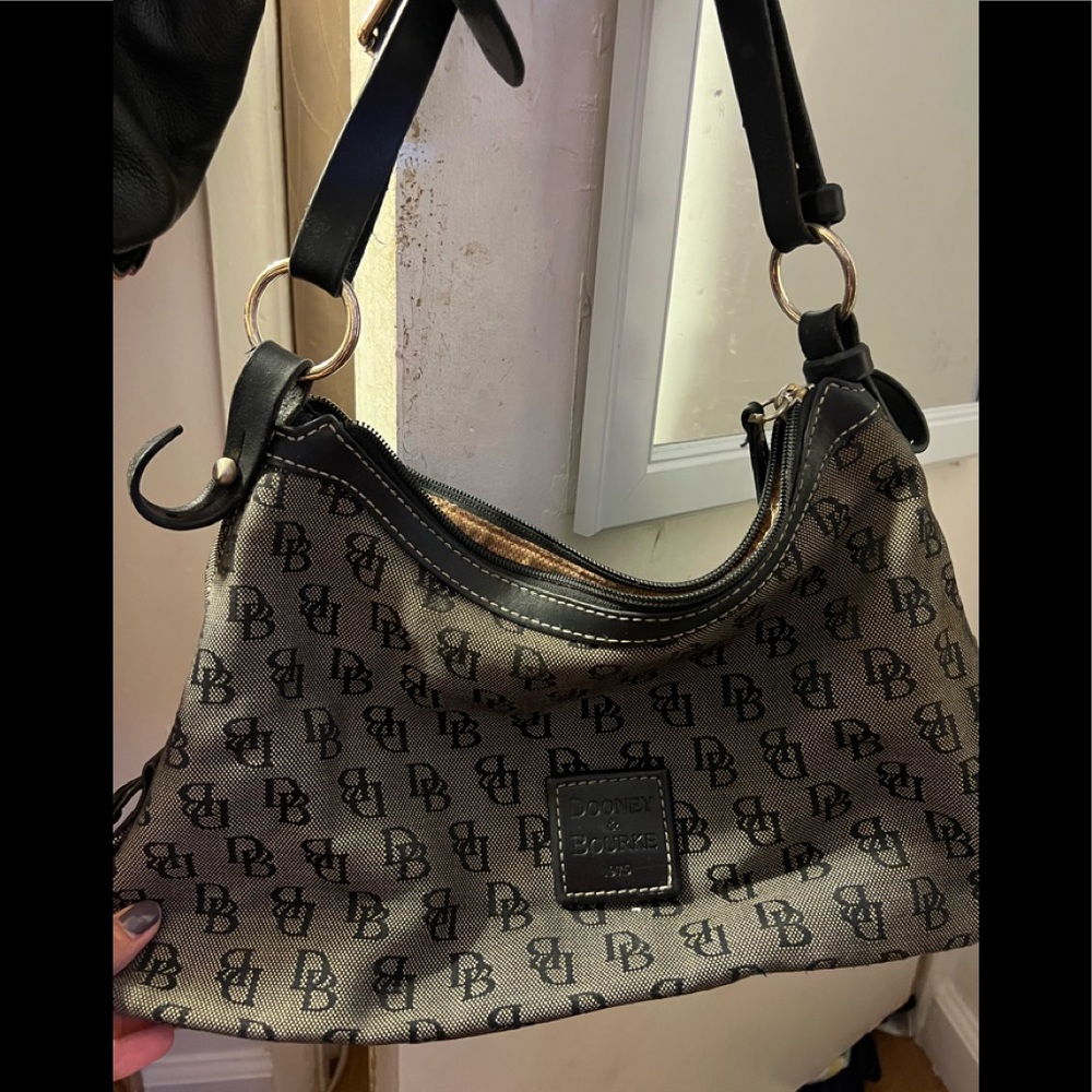 Dooney &bourke purse